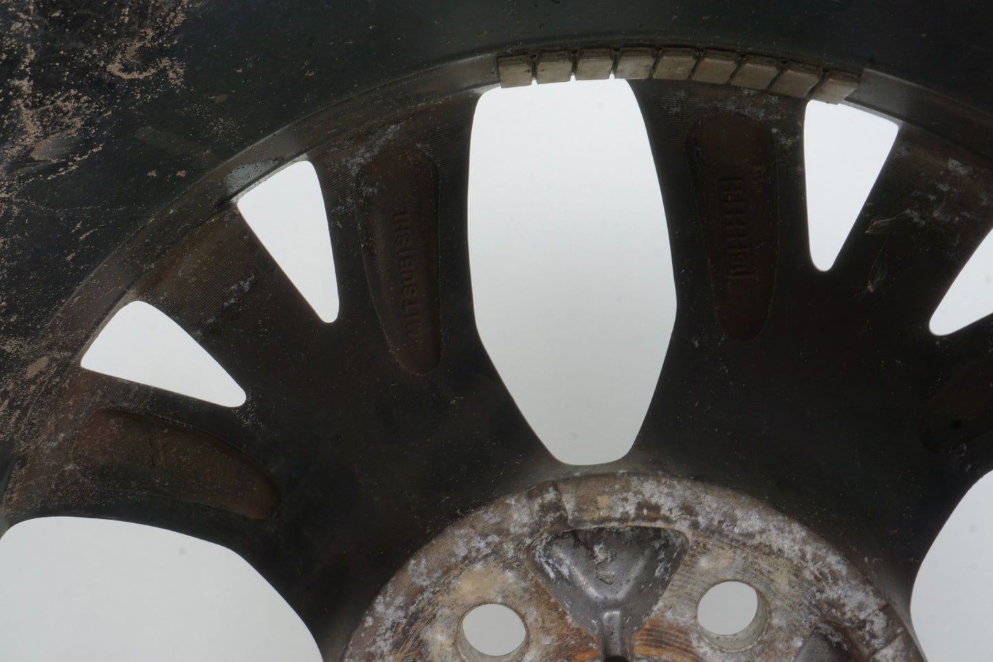 2016 - 2018 MITSUBISHI OUTLANDER ALUMINIUM WHEEL RIM  ALLOY J18X7J OEM