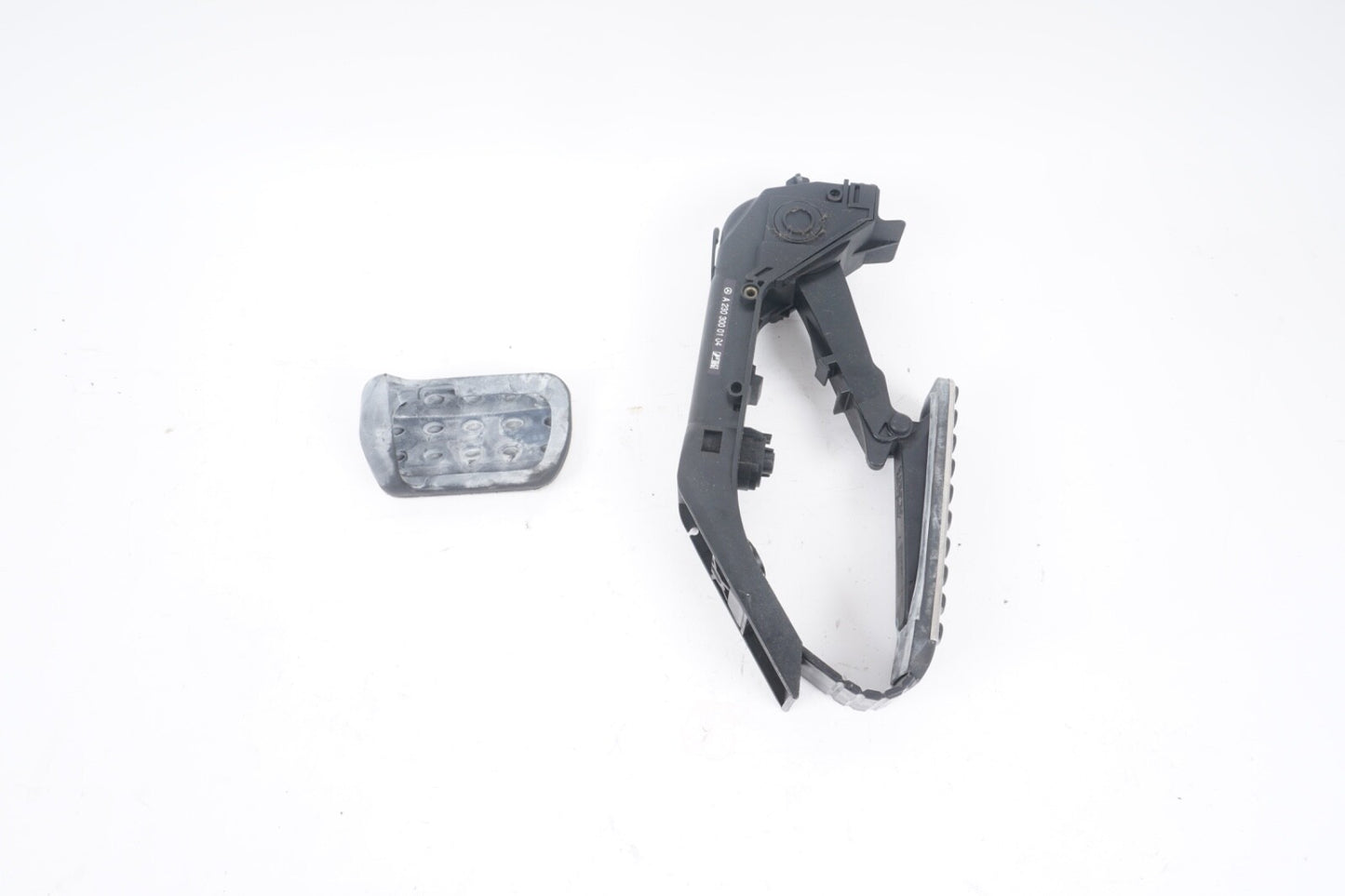 03-11 MERCEDES SL500 R230 SPORT GAS PEDAL BRAKE COVER SET 2303000104
