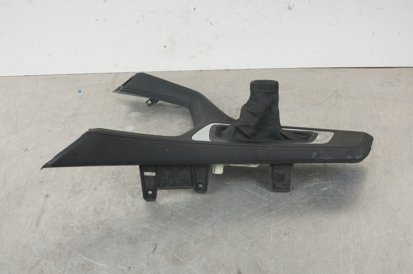 GM OEM 20-21 CT4 Console Center Console-Trim Plate 84600656
