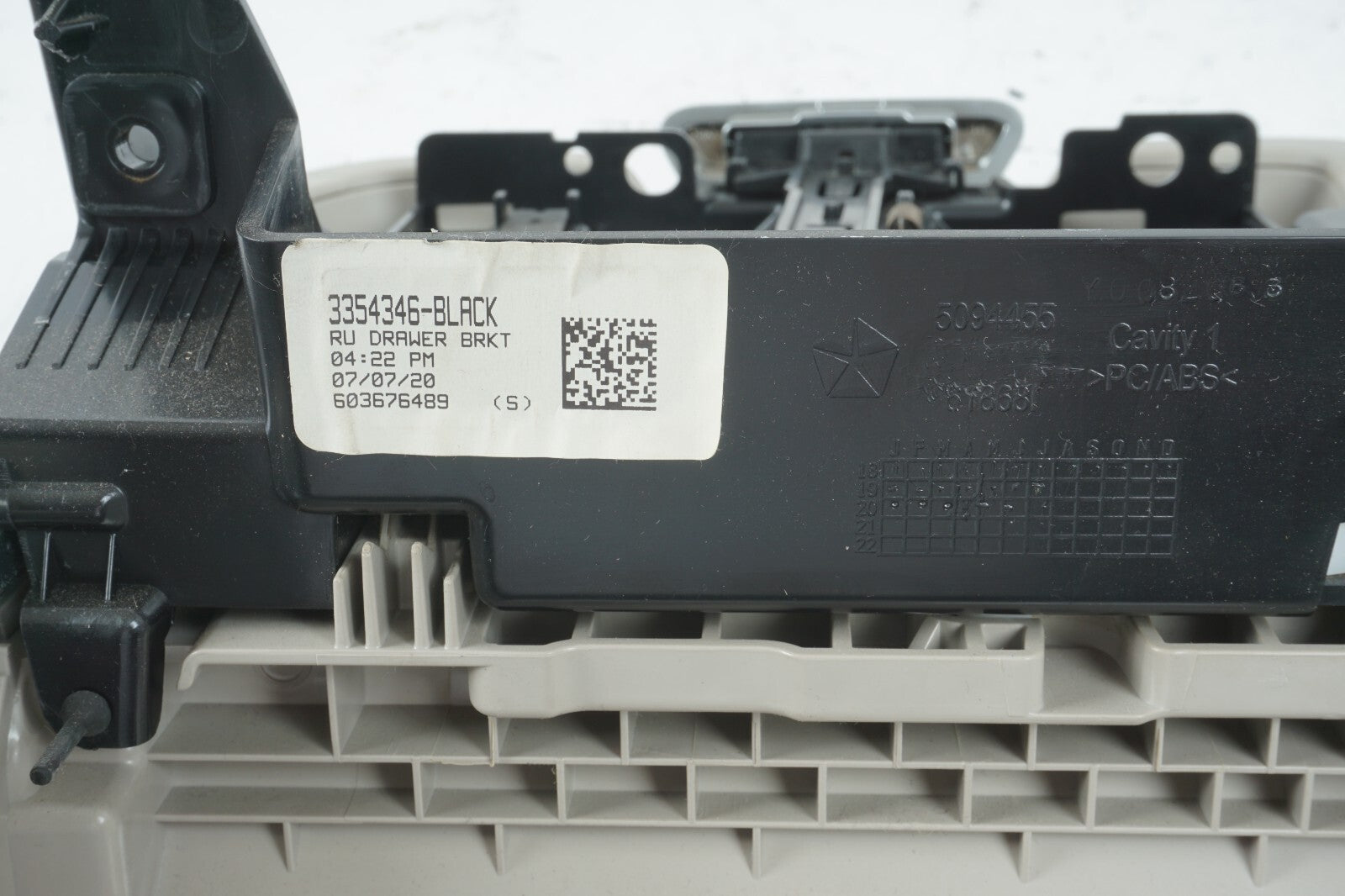 2017 - 2020 CHRYSLER PACIFICA DASH PANEL CENTER STORAGE BIN TRAY  OEM