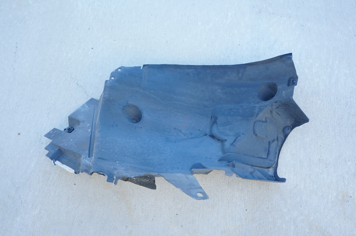 12-14 MERCEDES-BENZ C250 C300 Front Right Fender Liner Splash Guard REAR PART