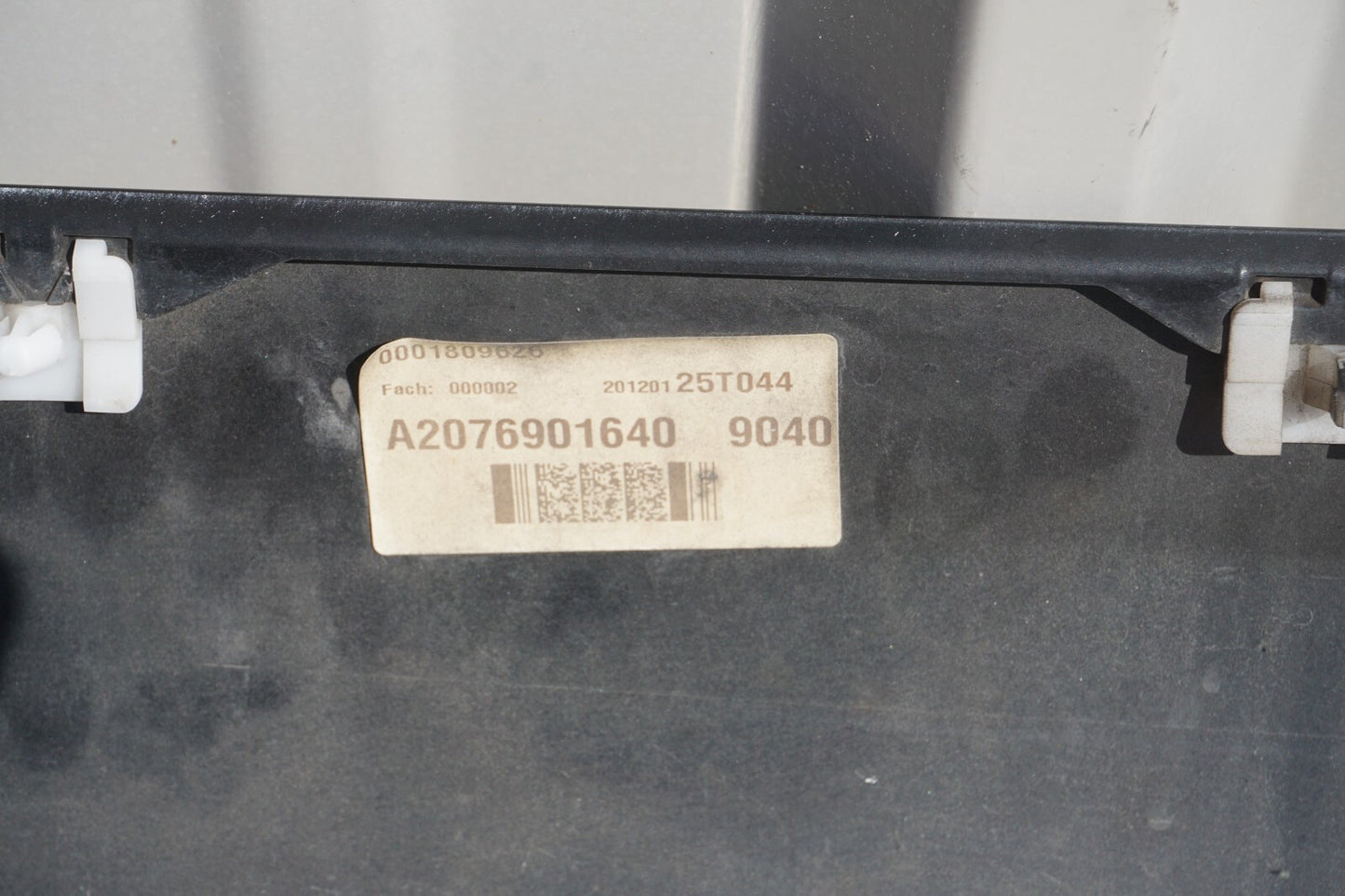 11-17 Mercedes W207 E350 Convertible Right Pass Rocker Panel Skirt Molding OEM