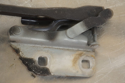 2004 2005 2006 2007 2008 2009 2010 AUDI A8 D3 - LEFT HOOD HINGE 4E0823301E