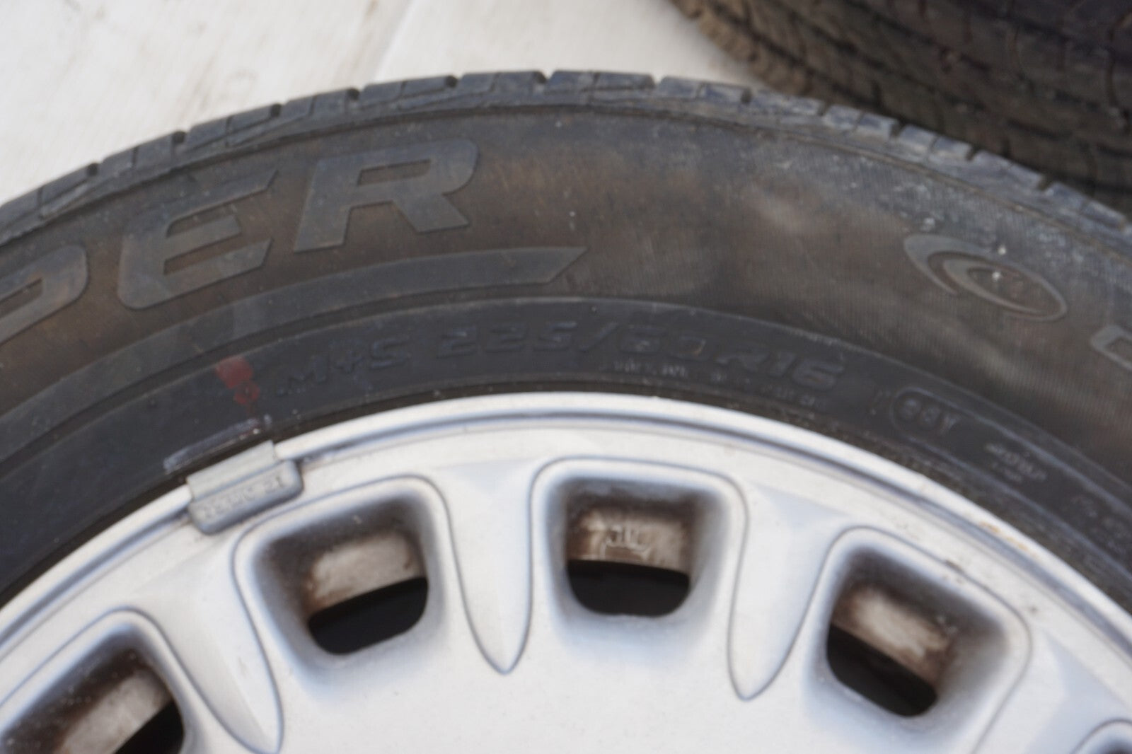 1987 - 1993 Cadillac Allante ALLOY WHEEL RIM & TIRE 225/60R16 OEM