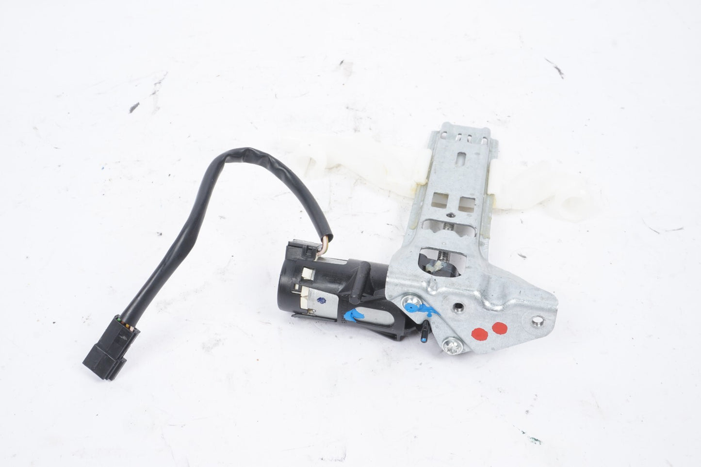 13-18 BMW 650i 640i Front Right Passenger Seat Headrest Motor OEM