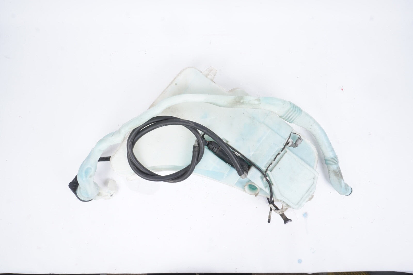 2010 - 2015 BMW 750i WINDSHIELD WASHER BOTTLE TANK MOTOR 8050439 OEM