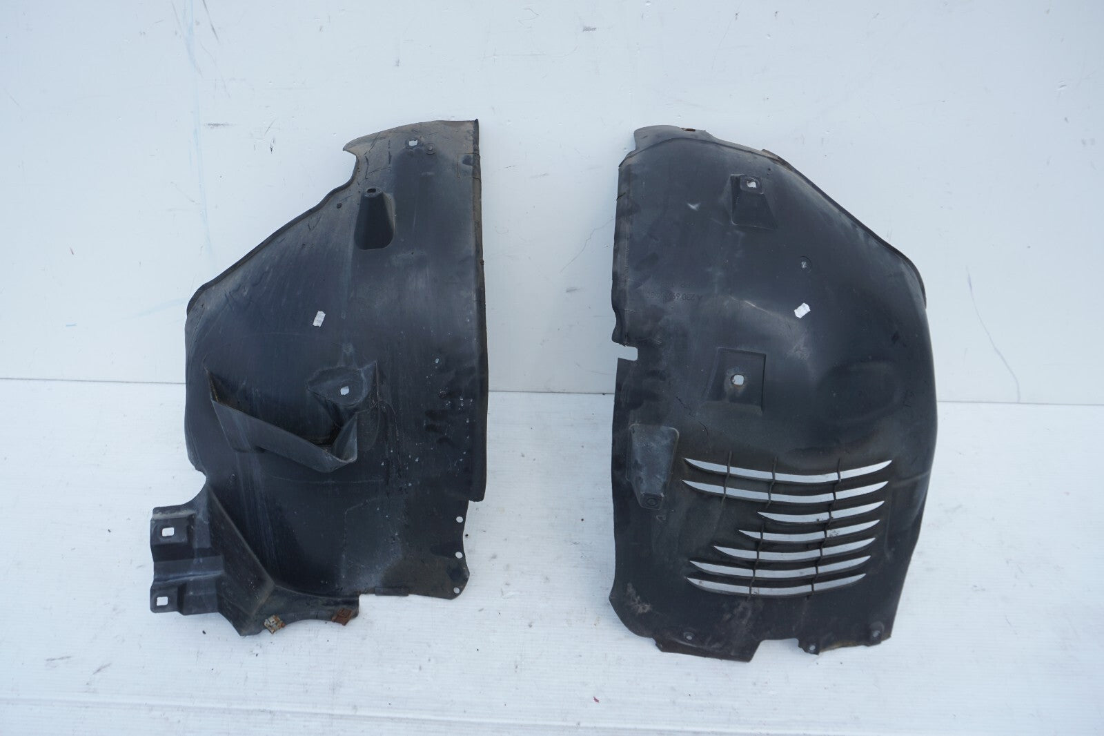 03-06 Mercedes SL500 Front Inner Fender Liner Splash Guard Right Passenger OEM