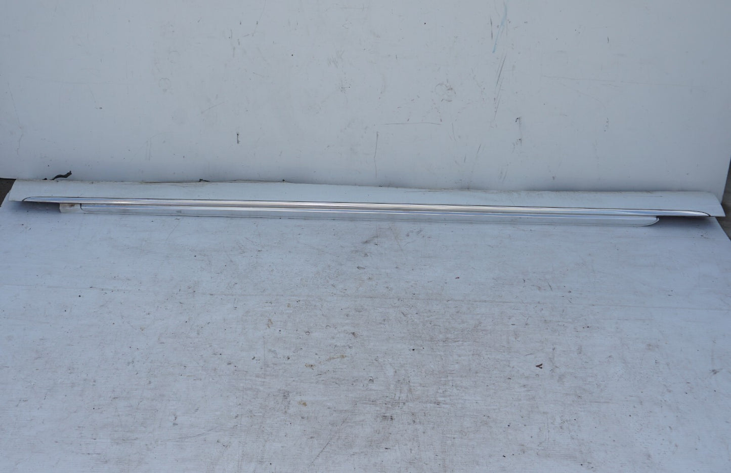 2011 - 2014 AUDI A8L RIGHT PASSENGER SIDE ROCKER PANEL SKIRT MOLDING OEM