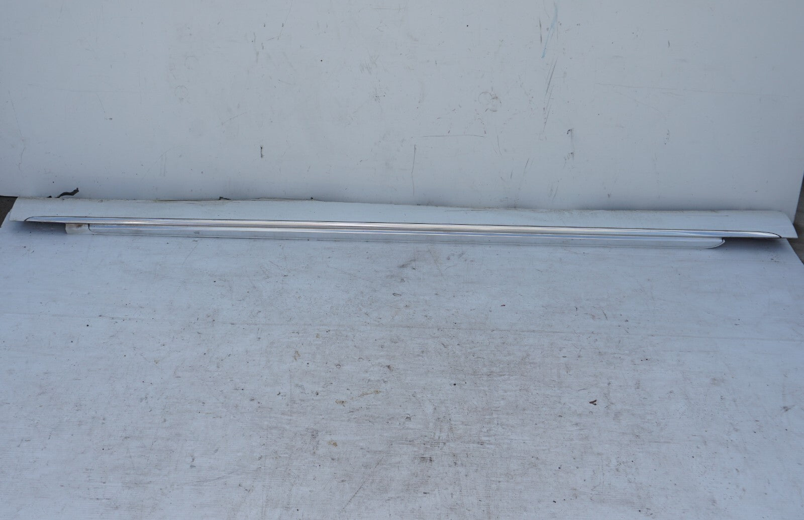 2011 - 2014 AUDI A8L RIGHT PASSENGER SIDE ROCKER PANEL SKIRT MOLDING OEM