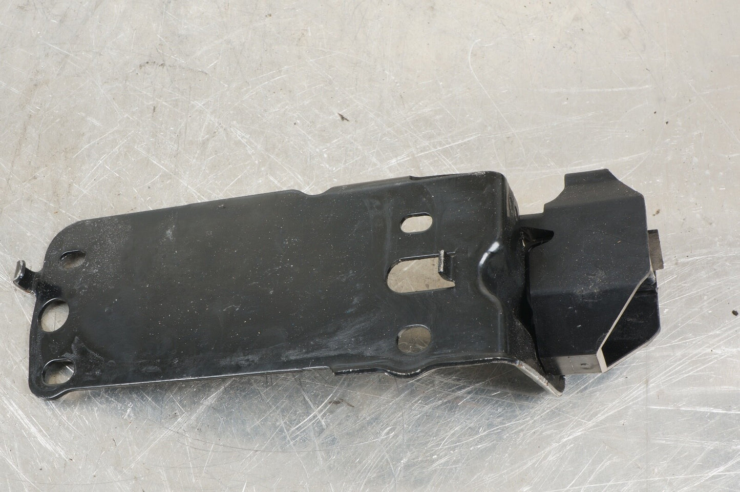 2007-2008 BMW 328XI E92 FRONT DRIVER SIDE RADIATOR MOUNT BRACKET SUPPORT OEM