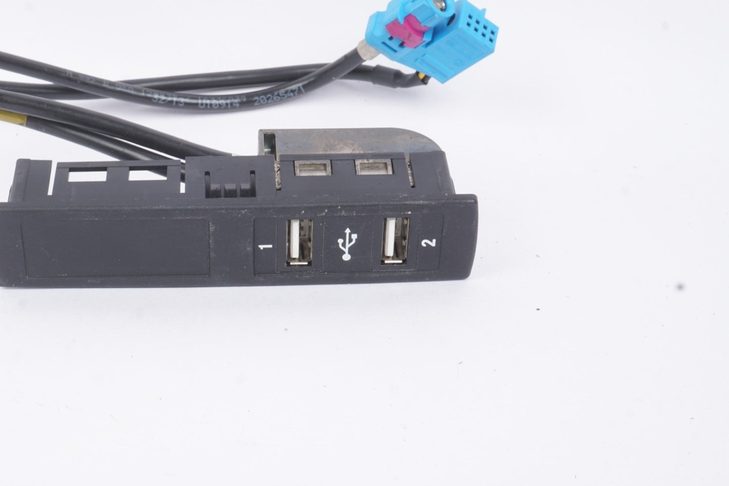 2014-2017 MERCEDES W222 S550 S63 AMG CENTER CONSOLE SOCKET USB PORT W/ TRIM OEM