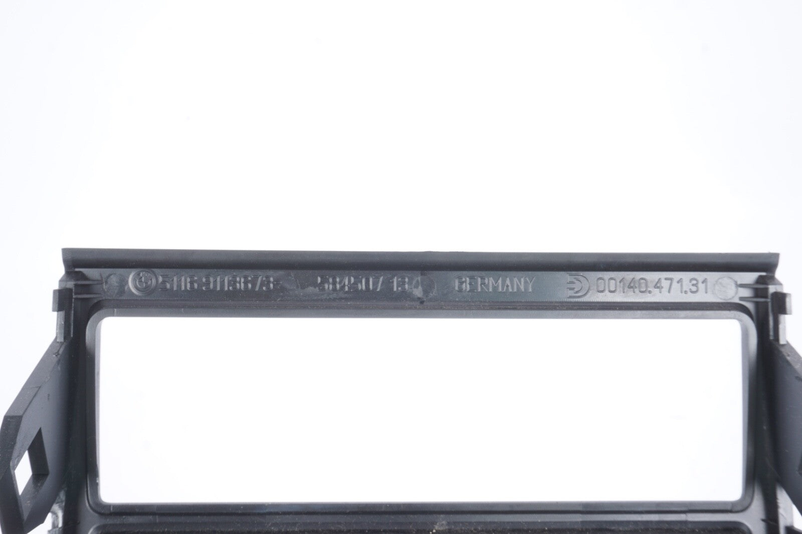 09-15 BMW F01 F02 750 740 REAR CENTER CONSOLE TRIM CIGARETTE LIGHTER 9113673 OEM
