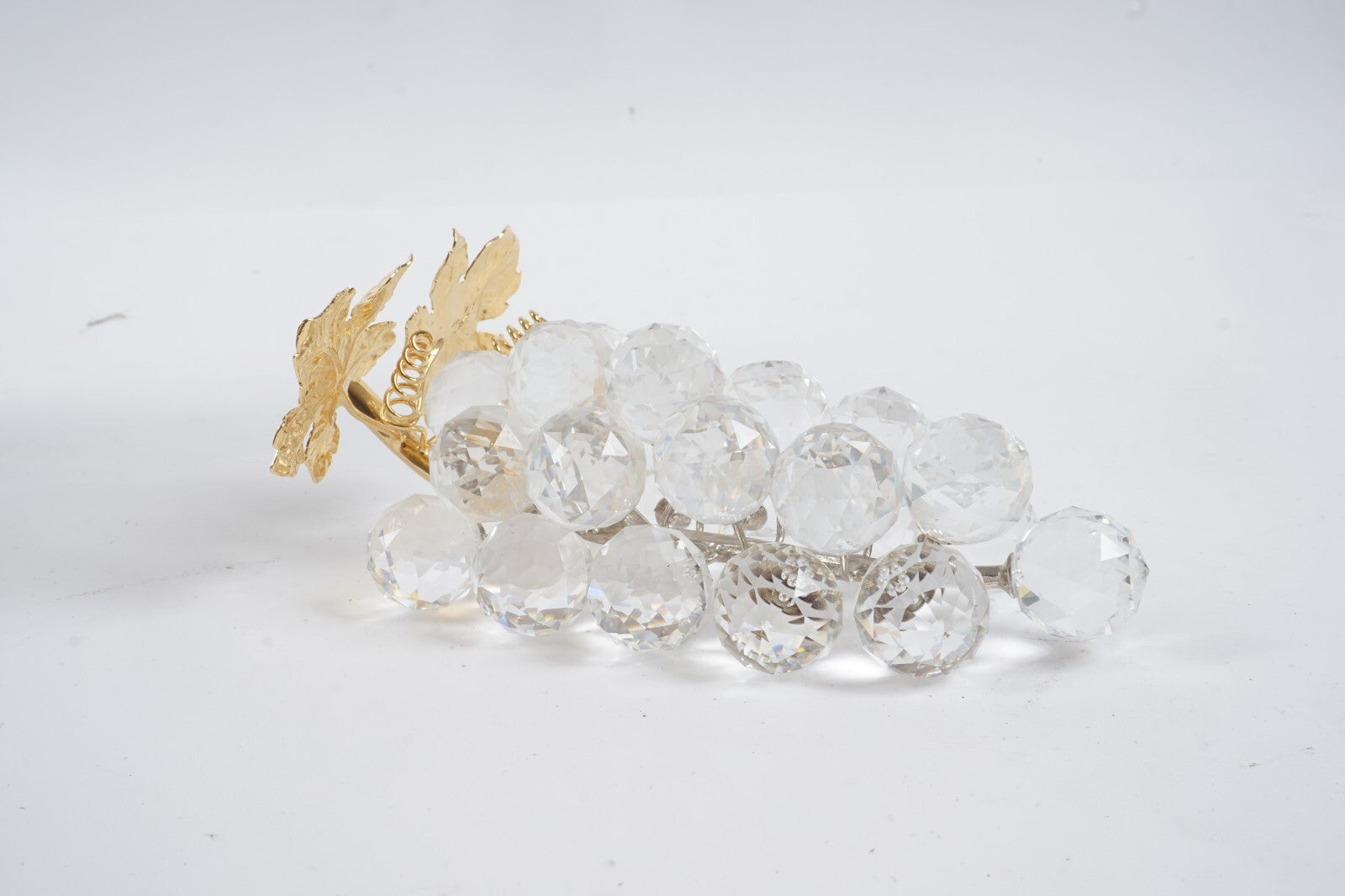 Swarovski Crystal Grape Cluster w/Gold Rhodium Leaves 7509NR 150070 Collectible