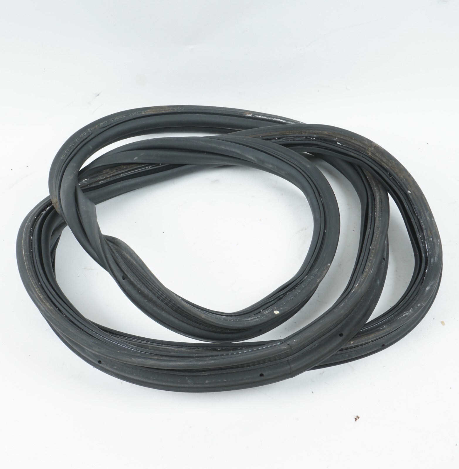 2014-2017 MASERATI QUATTROPORTE RUBBER GASKET TRUNK LID WEATHERSTRIP SEAL OEM