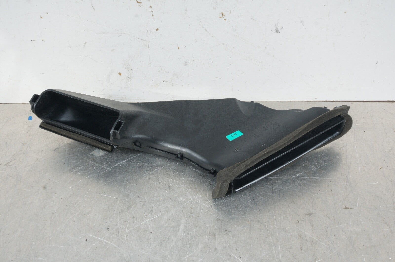 10-20 Bentley Mulsanne 2012 Left Air Cleaner Air Intake Duct Tube Pipe