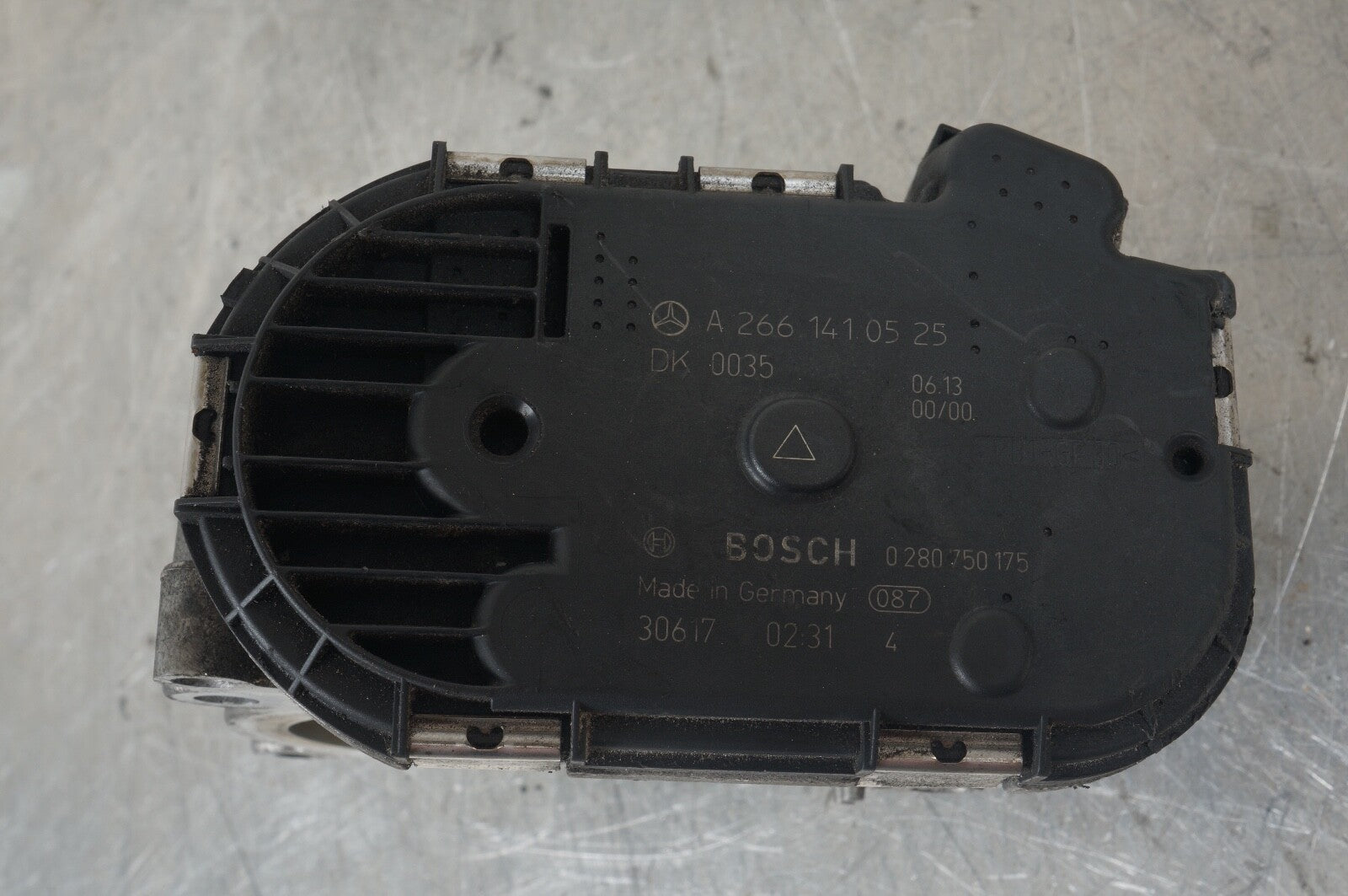 12-15 Mercedes W204 C250 SLK250 M271 Engine Throttle Body 2661410525 OEM
