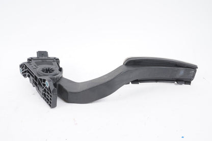2014-2020 MASERATI GHIBLI QUATTROPORTE GAS ACCELERATOR THROTTLE PEDAL W/ PAD OEM