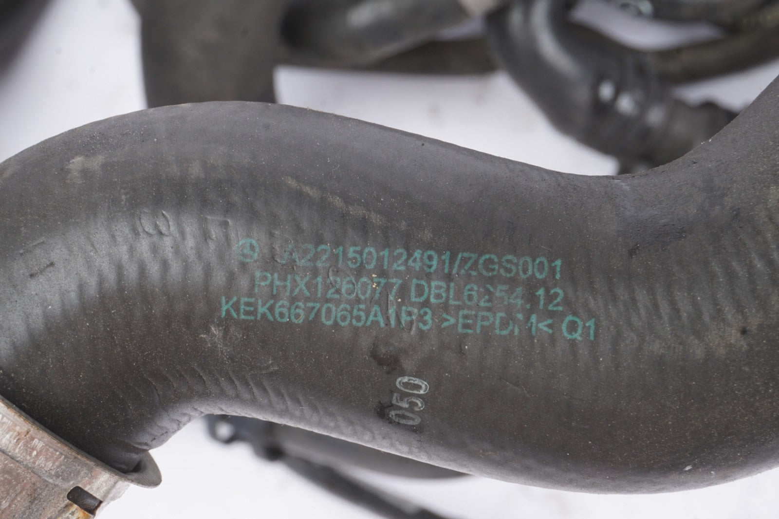 12-13 Mercedes W221 S63 AMG CL550 S550 Engine Radiator Cooling Hose Line OEM