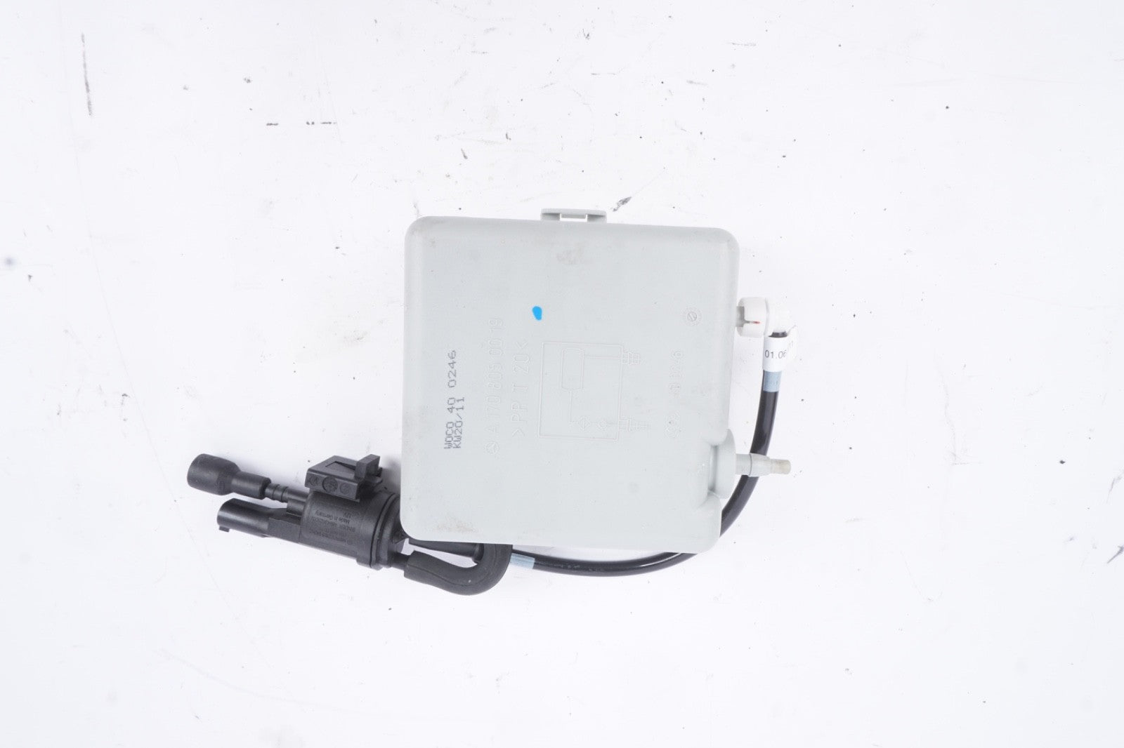 2014 - 2017 MERCEDES S550 CENTRAL LOCKING VACUUM VALVE PUMP TANK OEM