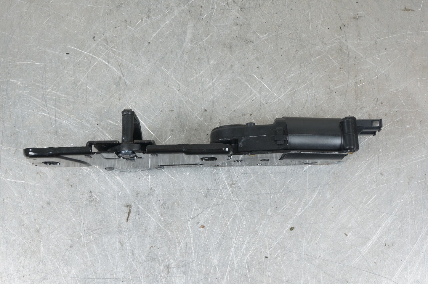 2011 - 2020 BENTLEY MULSANNE LID LATCH LOCK ACTUATOR STRIKER PLATE OEM