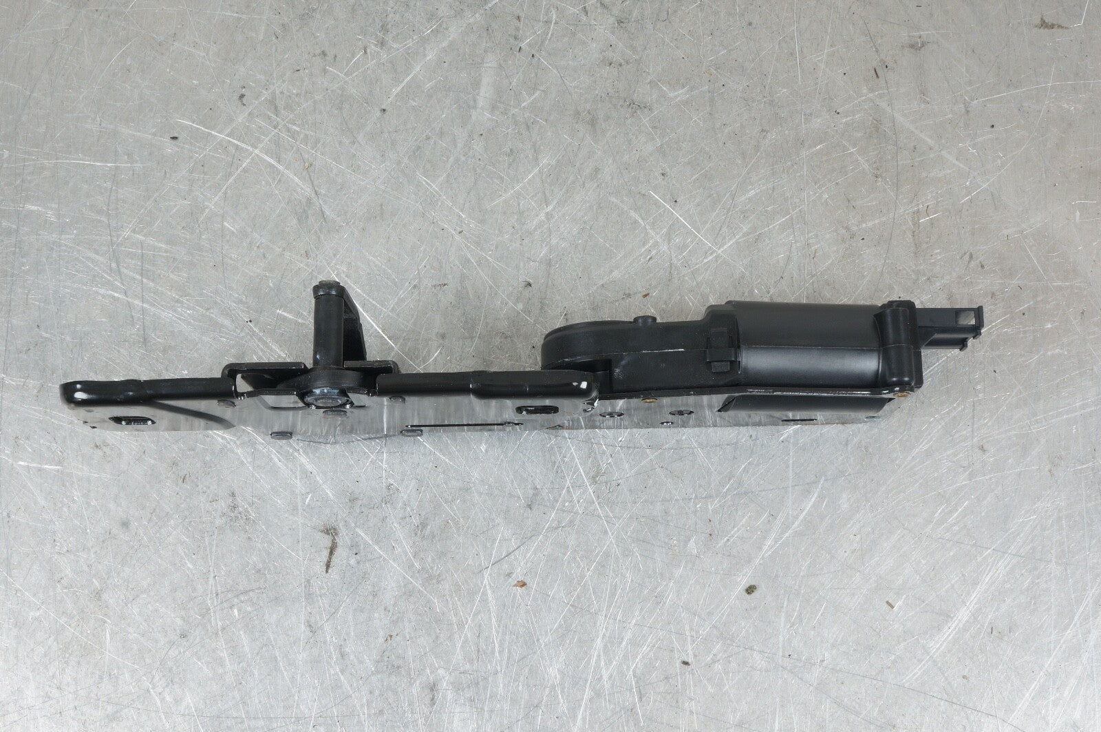 2011 - 2020 BENTLEY MULSANNE LID LATCH LOCK ACTUATOR STRIKER PLATE OEM