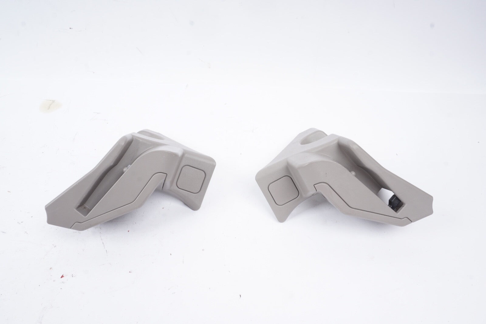 2004 LEXUS SC430 LEFT SIDE INTERIOR TRUNK TRIM PANEL COVER CLIP OEM 2002-2005