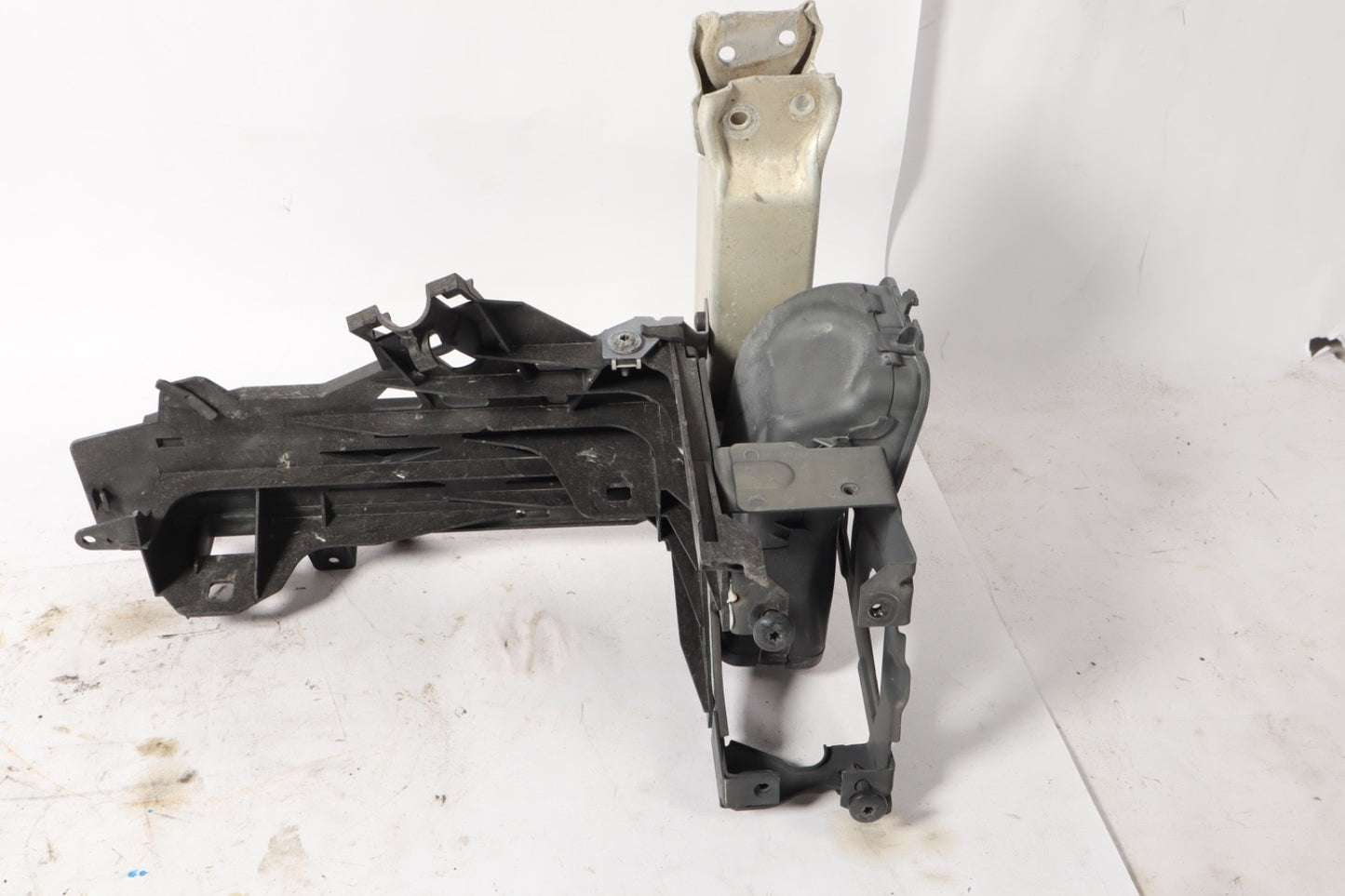 10-17 BMW F07 535i 550i GT RADIATOR SUPPORT PANEL LOWER LEFT DRIVER OEM