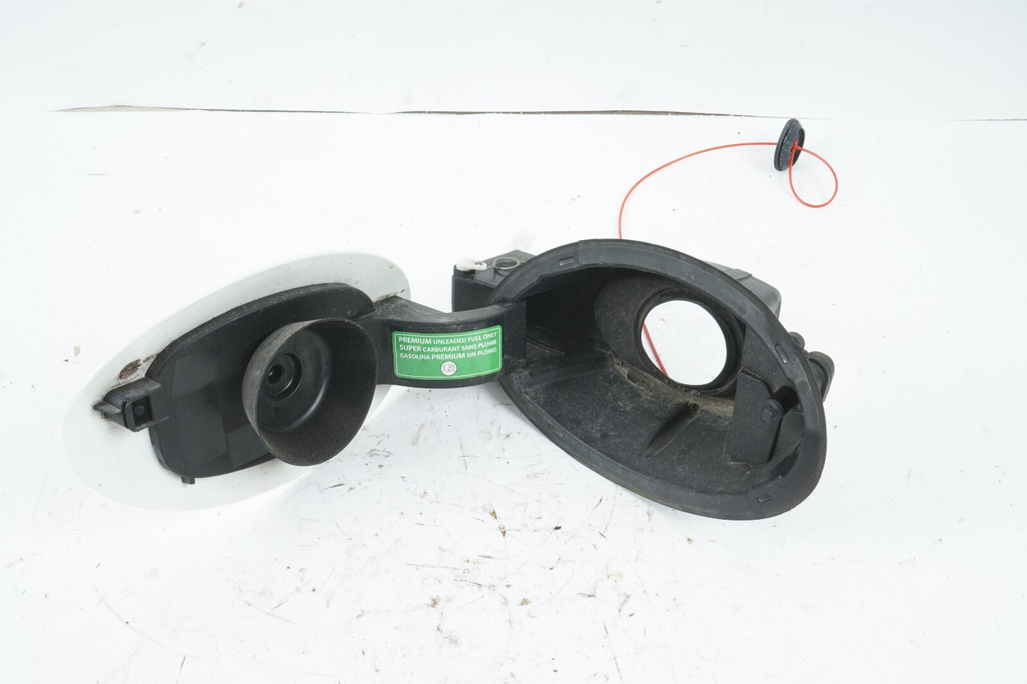 14 - 20 MASERATI QUATTROPORTE FUEL TANK FILLER POCKET DOOR LID  OEM
