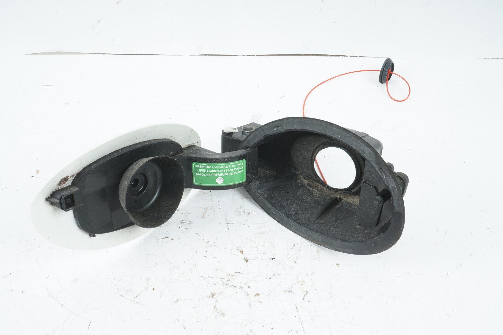 14 - 20 MASERATI QUATTROPORTE FUEL TANK FILLER POCKET DOOR LID  OEM