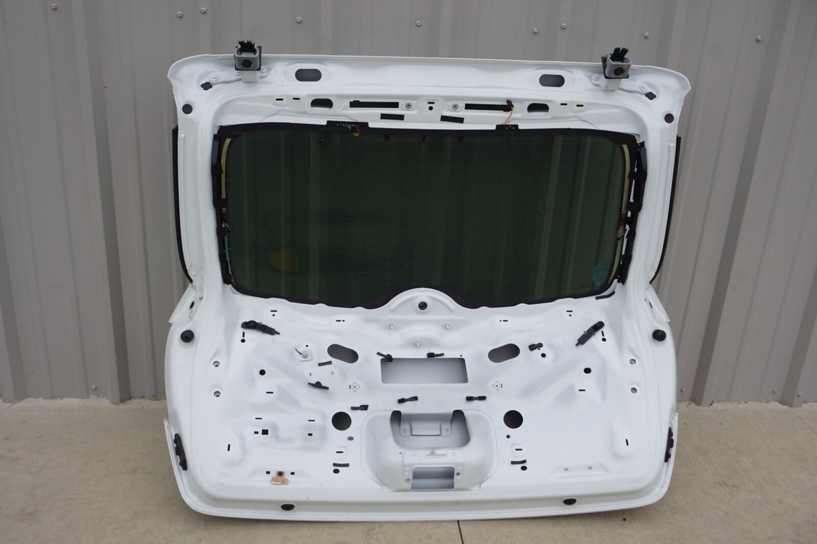 2011-2014 PORSCHE CAYENNE REAR TAILGATE LIFTGATE TRUNK LID W/ GLASS WHITE