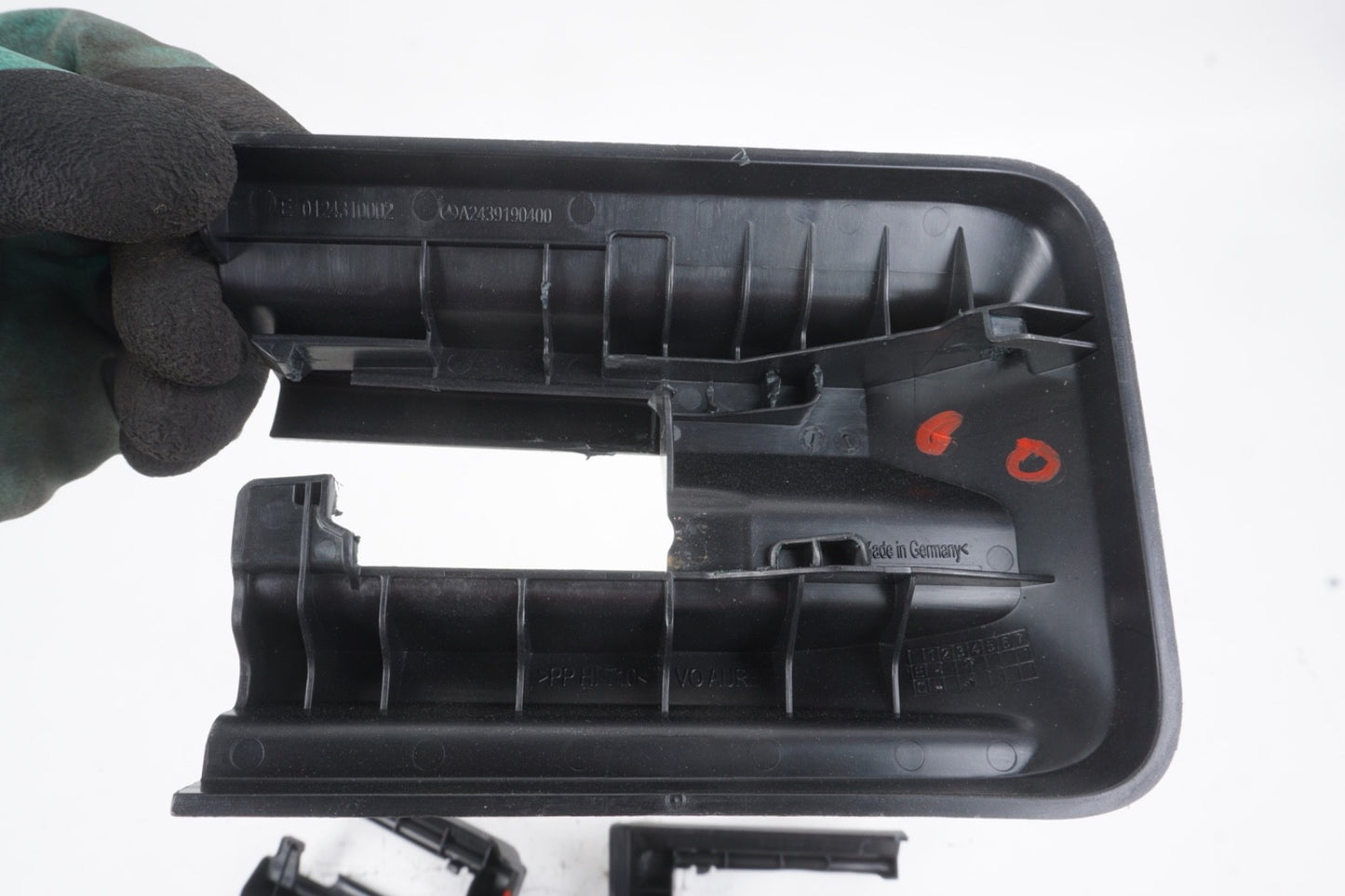 2022 - 2024 MERCEDES EQB350 EQB300 FRONT RIGHT SEAT TRACK END COVER TRIM