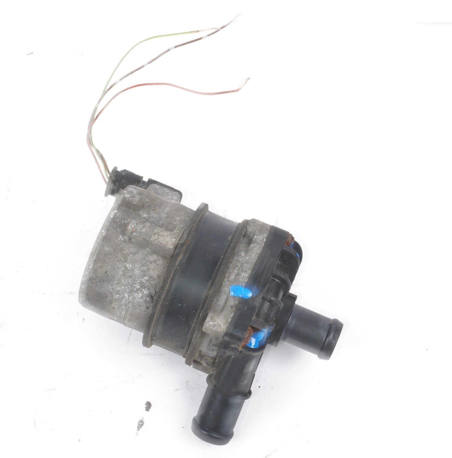 2013 - 2017 Audi A8L A8 3.0L Auxiliary Radiator Water Pump 8K0965567 OEM