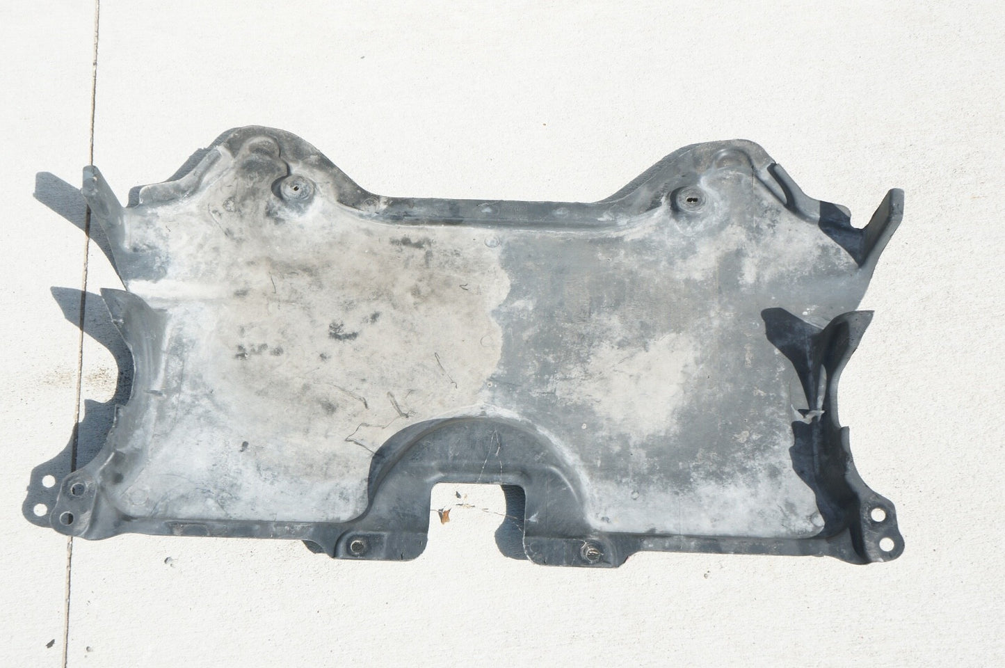 2008 - 2014 MERCEDES C200 C250 C300 C350 Engine Center Middle Lower Mud Flap