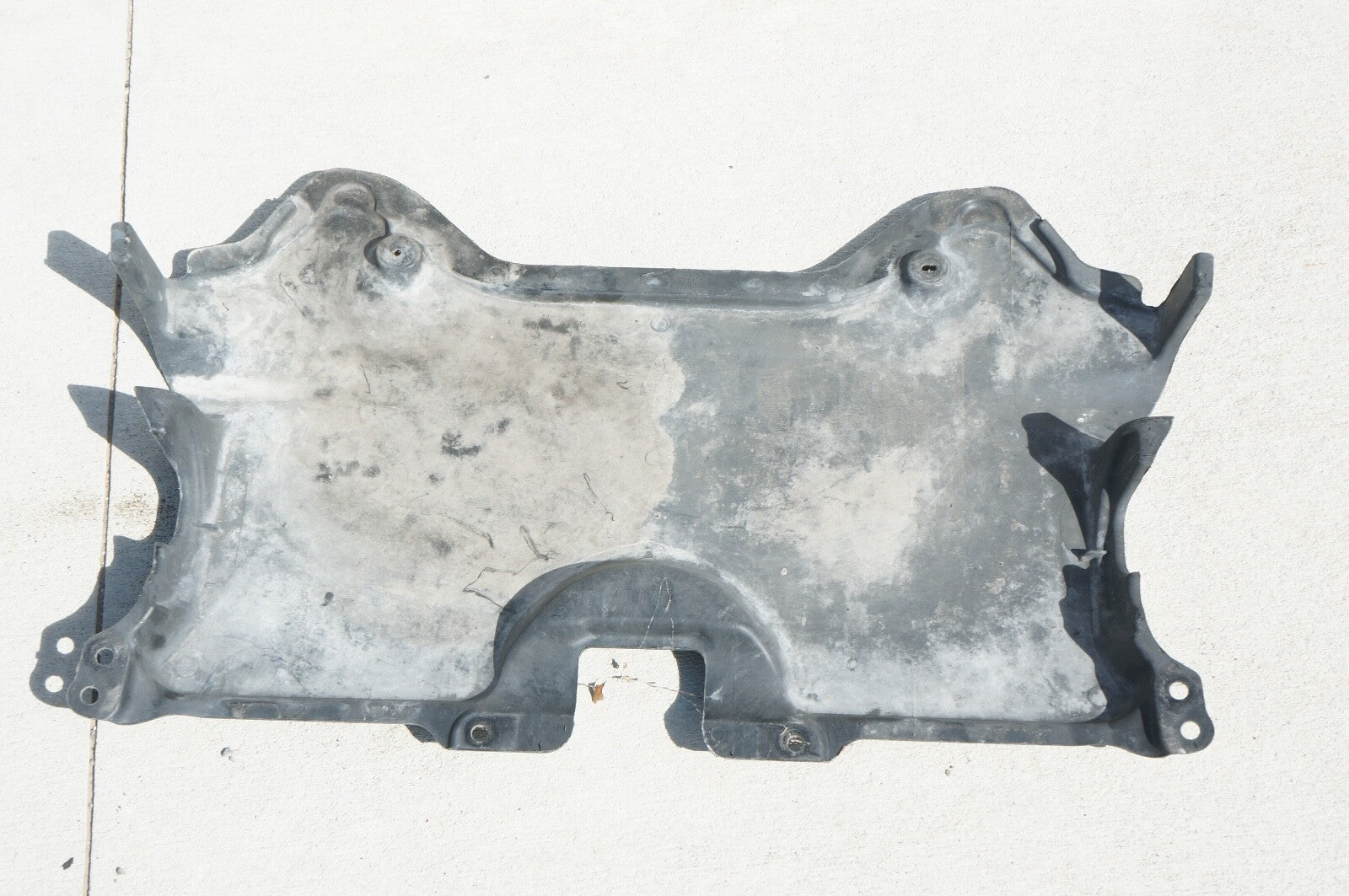 2008 - 2014 MERCEDES C200 C250 C300 C350 Engine Center Middle Lower Mud Flap