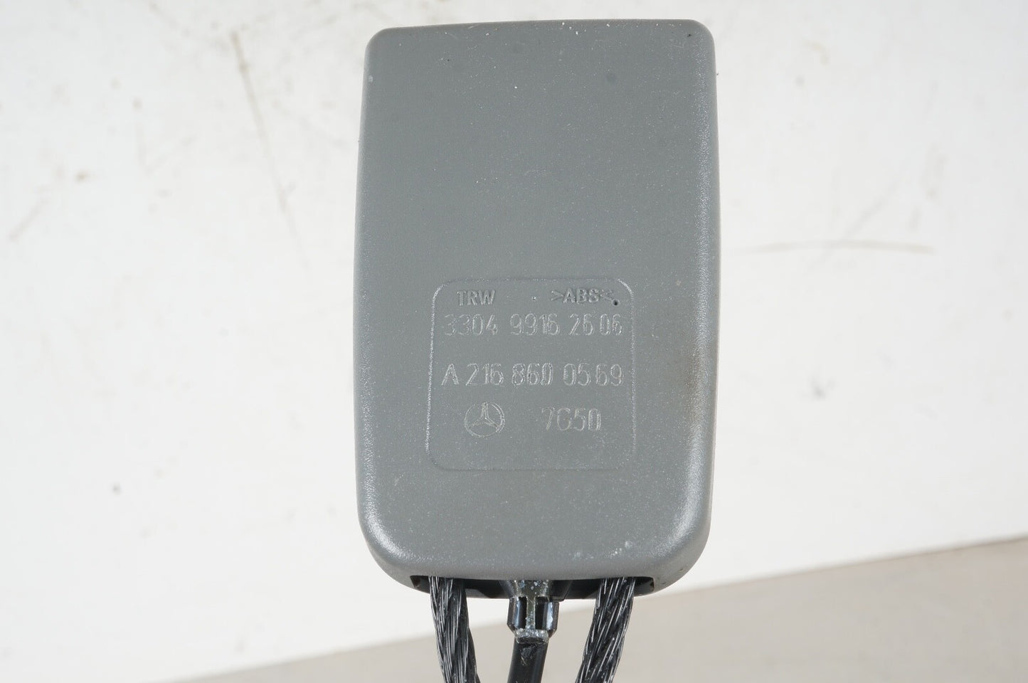 07-14 Mercedes W216 CL600 CL63 AMG Rear Left or Right Seat Belt Buckle GRAY OEM