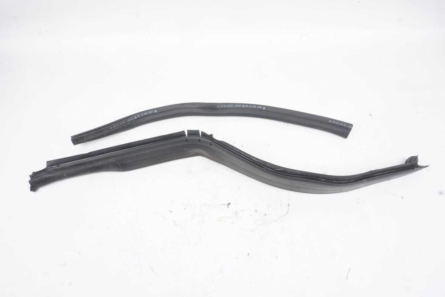 08-14 MERCEDES BENZ C300 C250 HOOD UNDERSIDE WEATHER STRIP SEALS SET OF 2 OEM