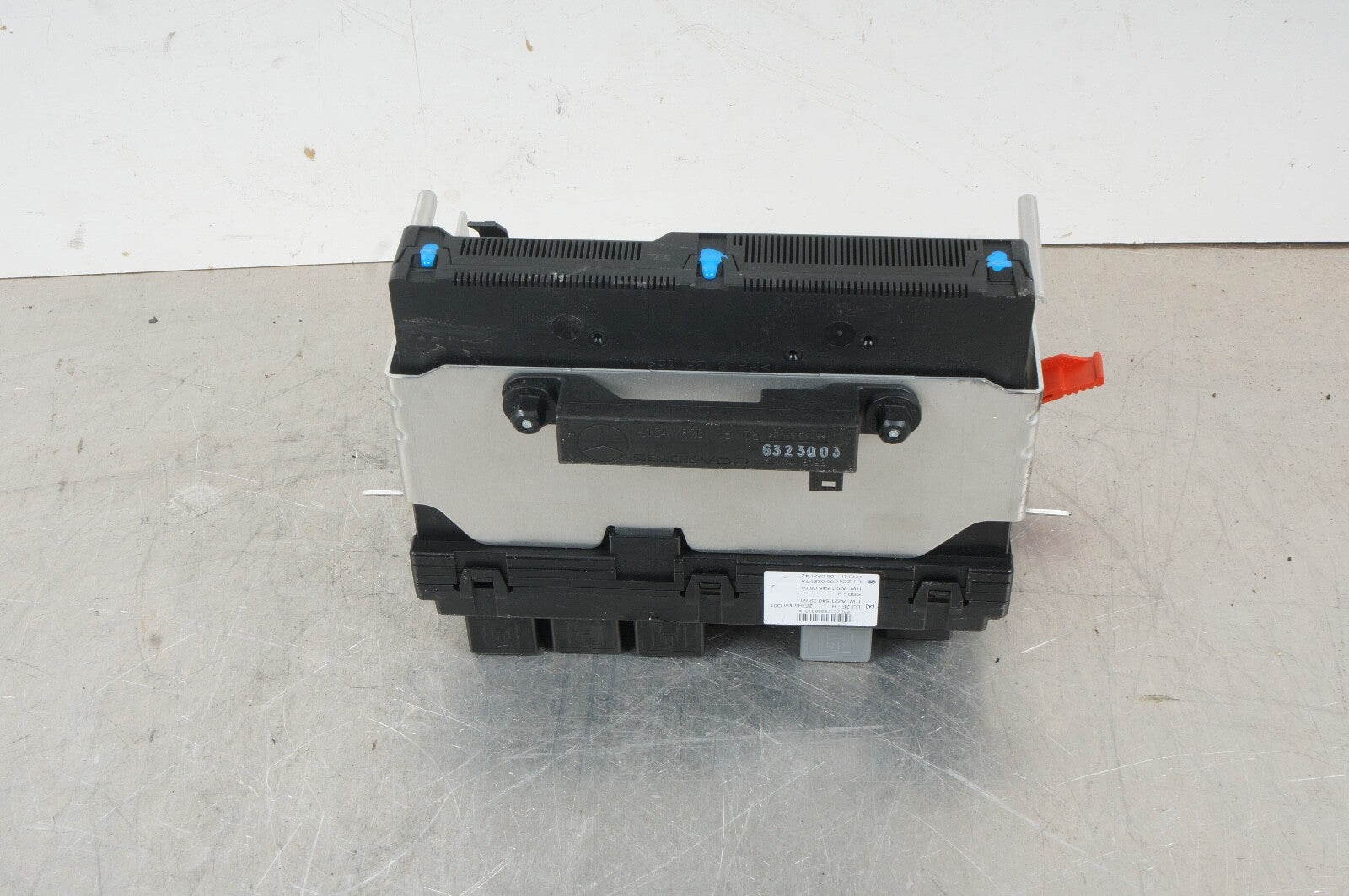 07-09 Mercedes W221 S600 S550 CL550 Rear Trunk Fuse Box Module 2215403862 OEM