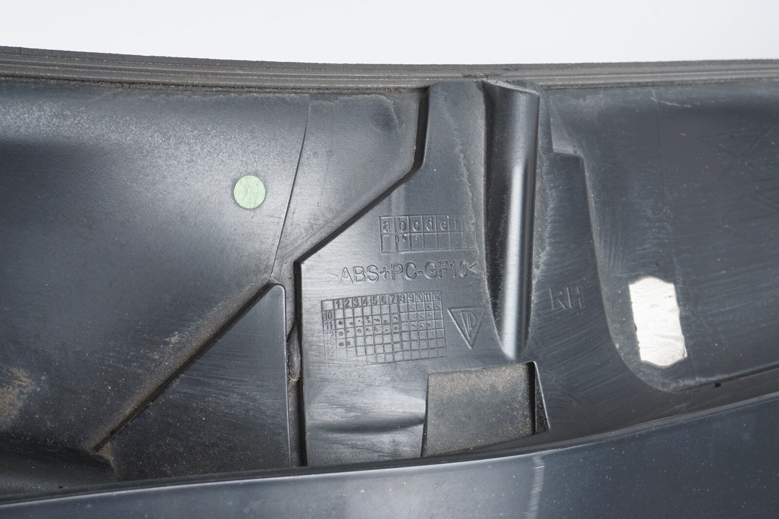 2011 - 2014 PORSCHE CAYENNE REAR TAILGATE TRUNK LID SPOILER WING OEM