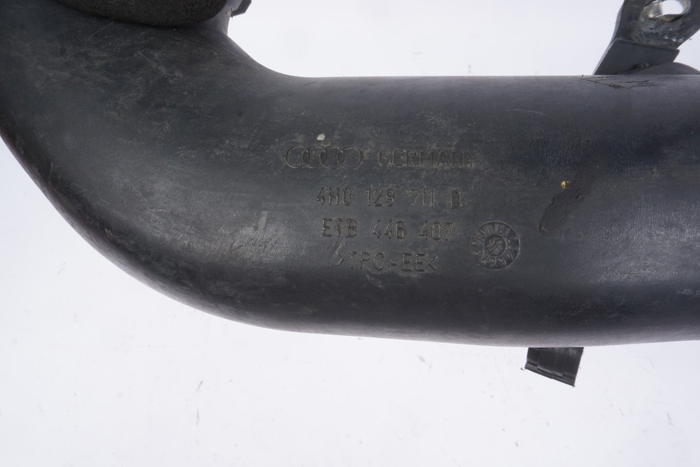 2011 - 2012 Audi A8 Quattro Center Air Intake Hose Tube Suction Pipe OEM