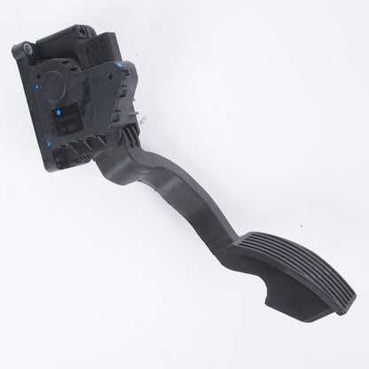 2014 - 2017 Fiat 500L Gas Pedal Accelerator 55702020 OEM