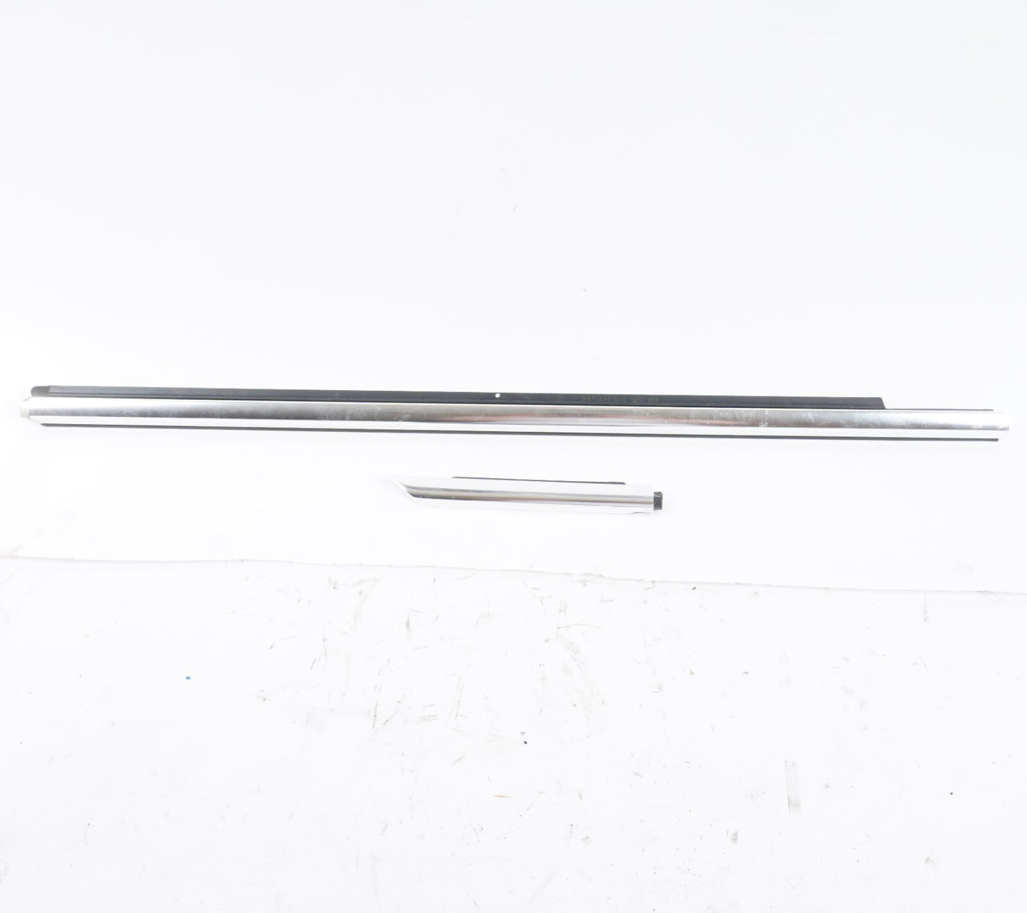 2014-2019 MASERATI GHIBLI FRONT RIGHT PASSENGER SIDE WINDOW BELT MOLDING SET OEM