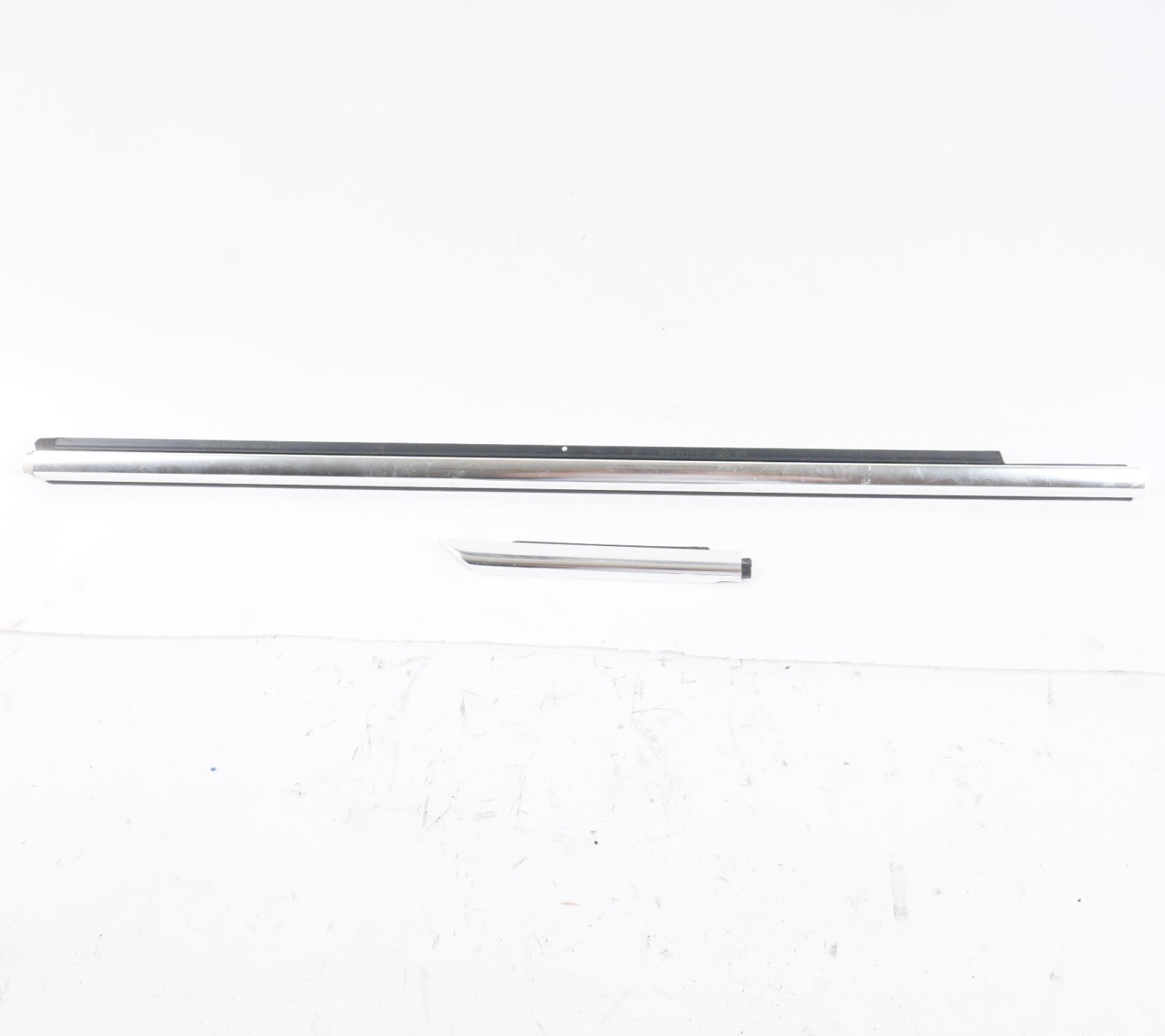 2014-2019 MASERATI GHIBLI FRONT RIGHT PASSENGER SIDE WINDOW BELT MOLDING SET OEM