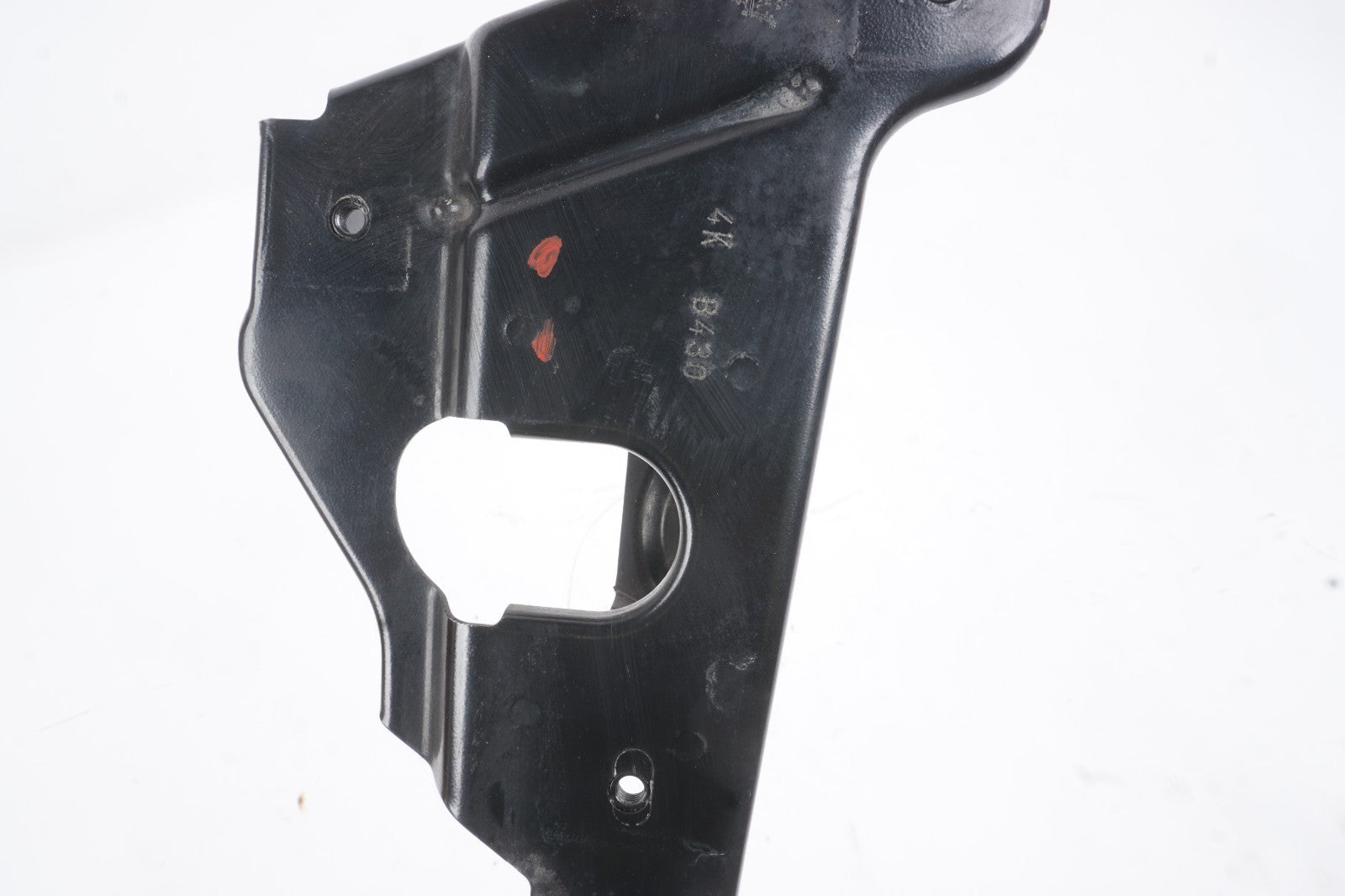 2014-2019 Maserati Ghibli Front Right Passenger Side Fender Mount Bracket OEM