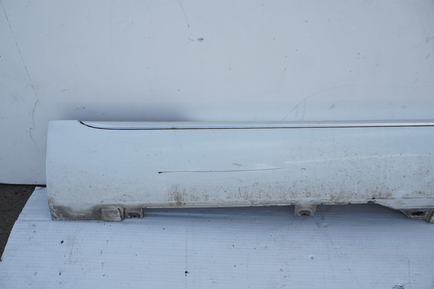 2011 - 2014 AUDI A8L RIGHT PASSENGER SIDE ROCKER PANEL SKIRT MOLDING OEM