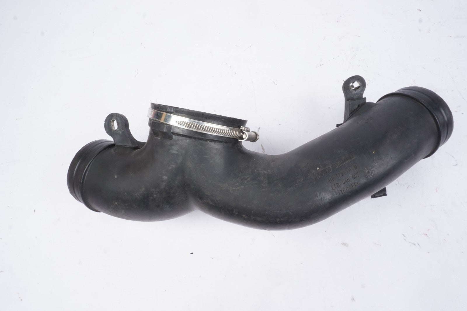 2011 - 2012 Audi A8 Quattro Center Air Intake Hose Tube Suction Pipe OEM