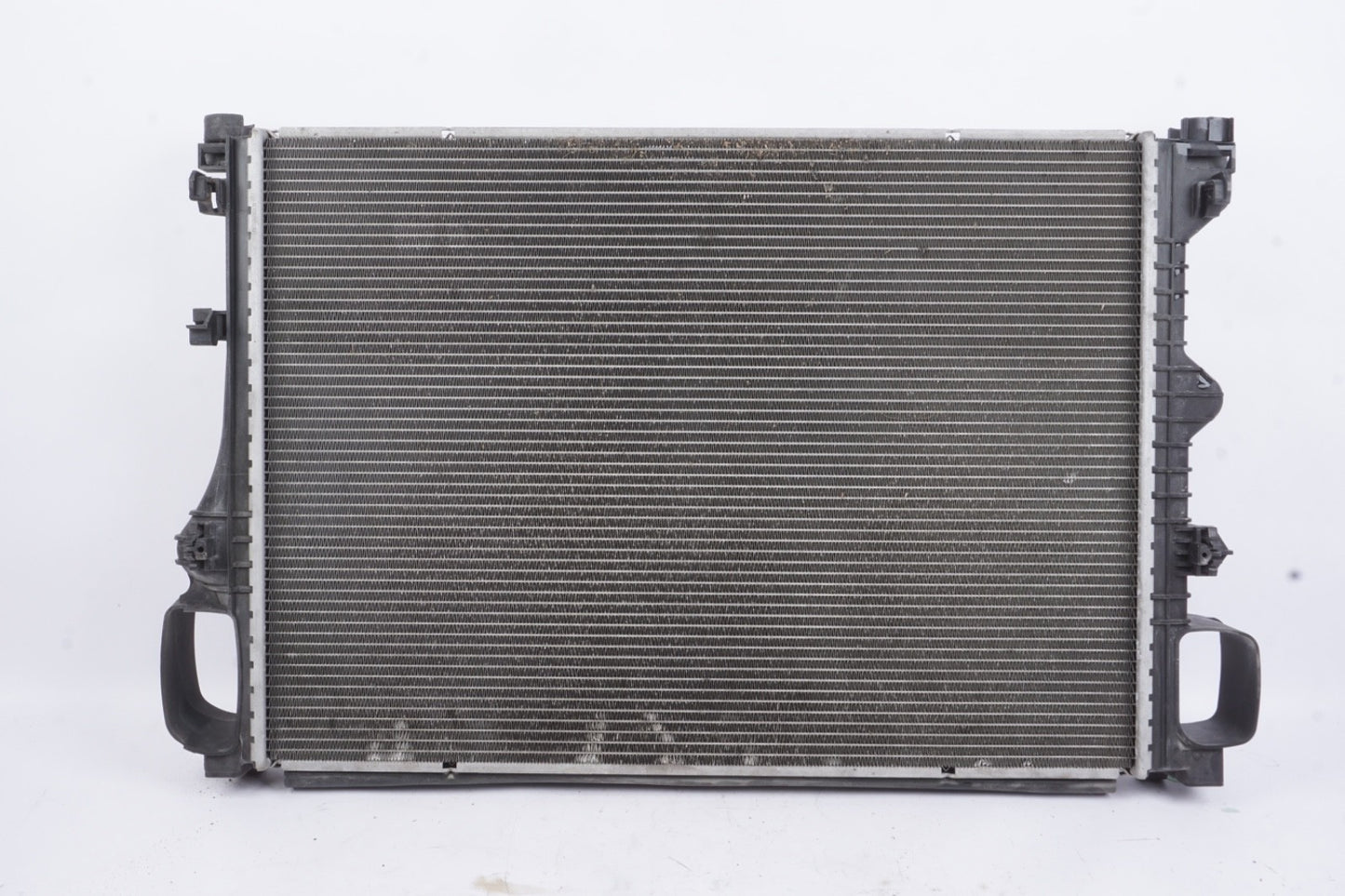 2010 - 2013 Mercedes-Benz S550 Engine Cooling Radiator 2215003203 OEM