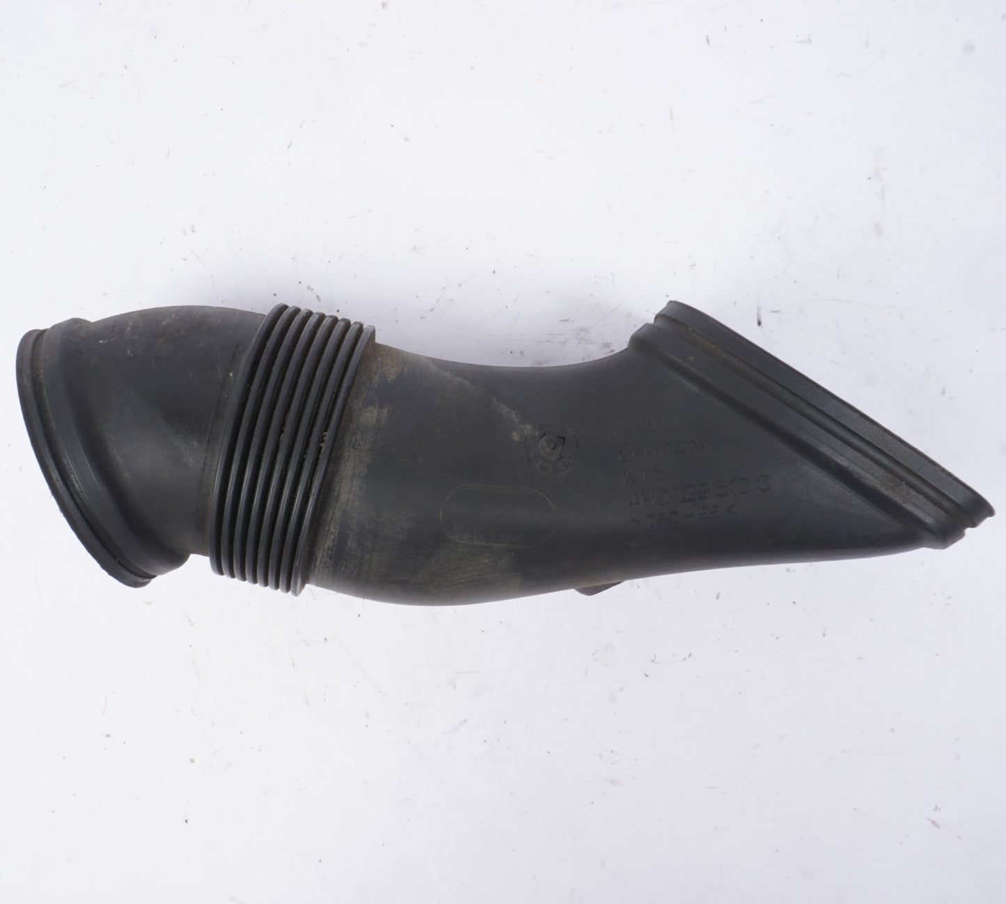2011 2012 AUDI A8 4.2l Right Engine AIR Intake Duct Hose 4H0129510C  OEM