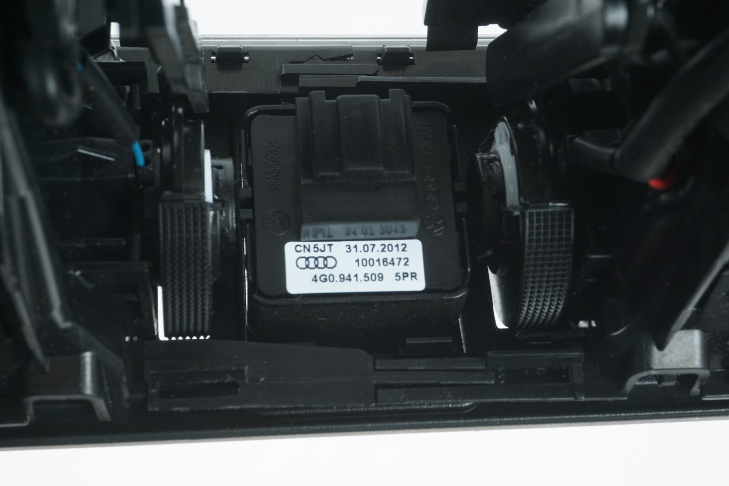 2012 - 2015 AUDI A7 DASH CENTER AC HEATER AIR VENT W/ HAZARD SWITCH OEM