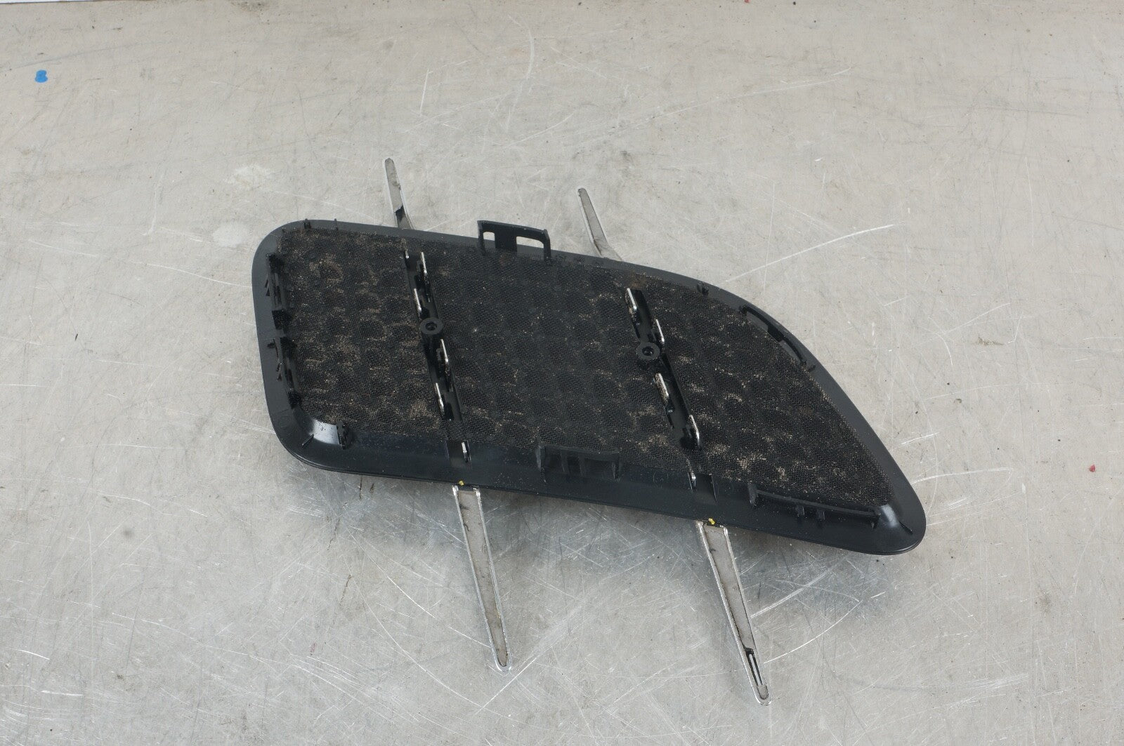 13-18 Mercedes R231 SL550 SL400 SL63 Left Driver Hood Grill Grille OEM
