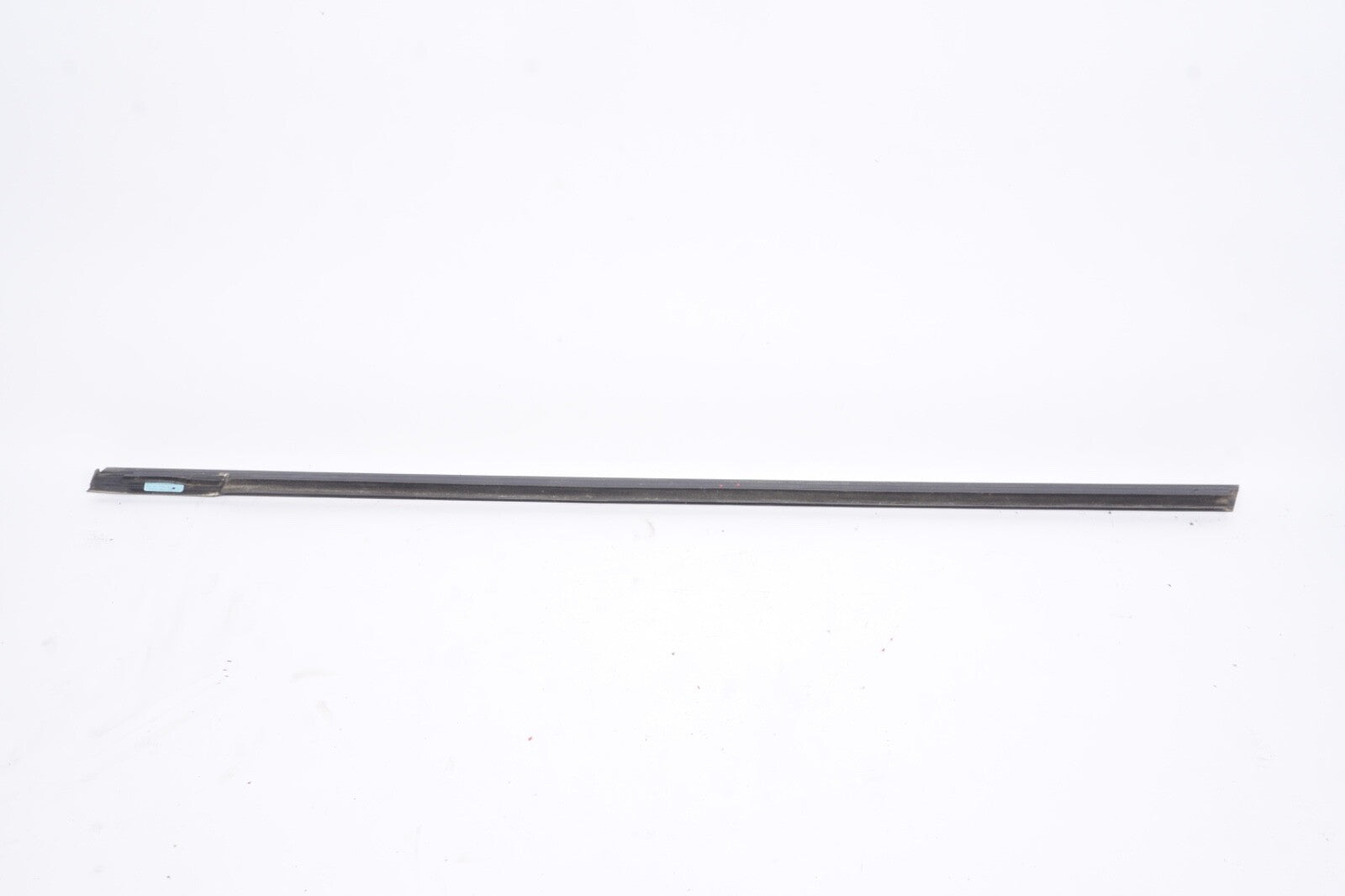 2015-2020 MERCEDES GLA250 X156 FRONT RIGHT SIDE DOOR WINDOW BELT MOLDING OEM